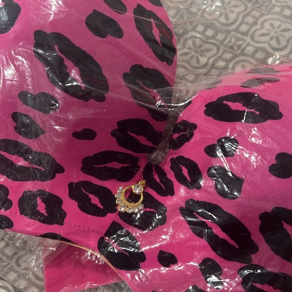 Strapless Lip Pattern Push Up With Cute Bling Accent - Picture 4 of 4